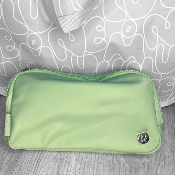 Lululemon Everywhere Belt Bag 1L – Citron Lime 🍋 (NWT) - Picture 1 of 5
